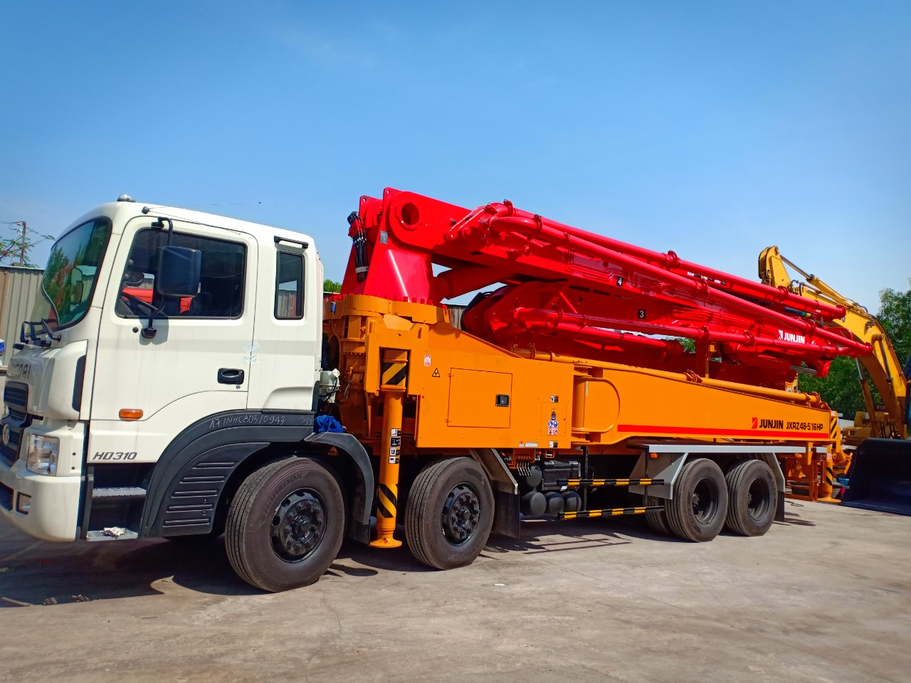 Bơm bê tông cần 43m-45m