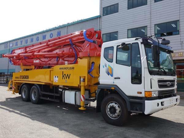 Bơm bê tông cần 56m